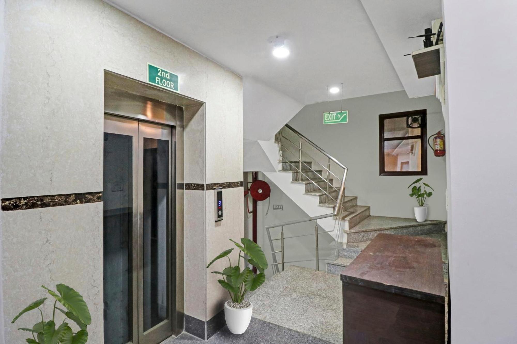 Hotel Stay House New Delhi Exteriör bild