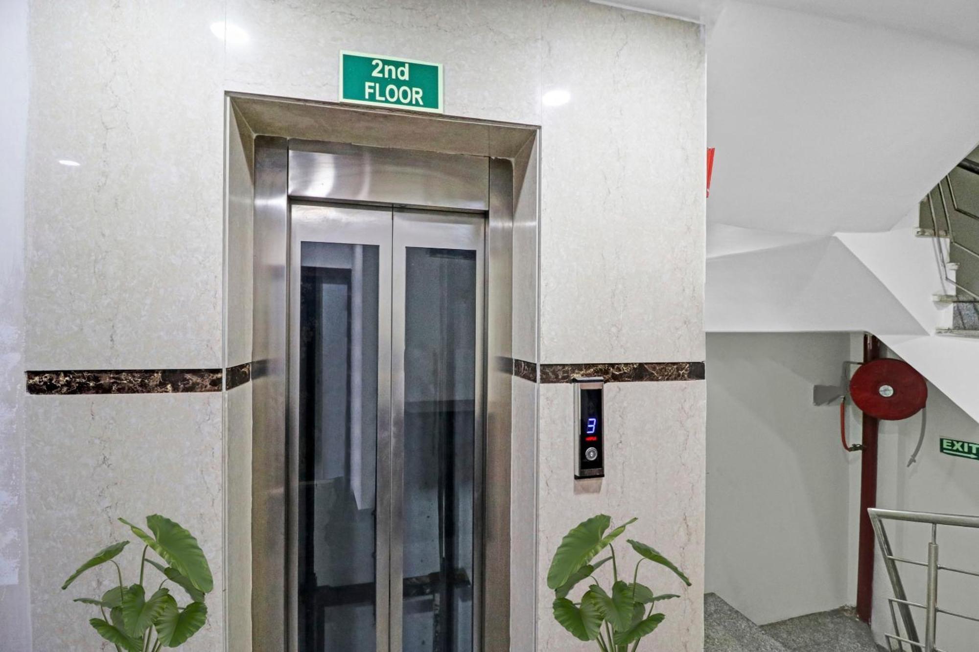 Hotel Stay House New Delhi Exteriör bild